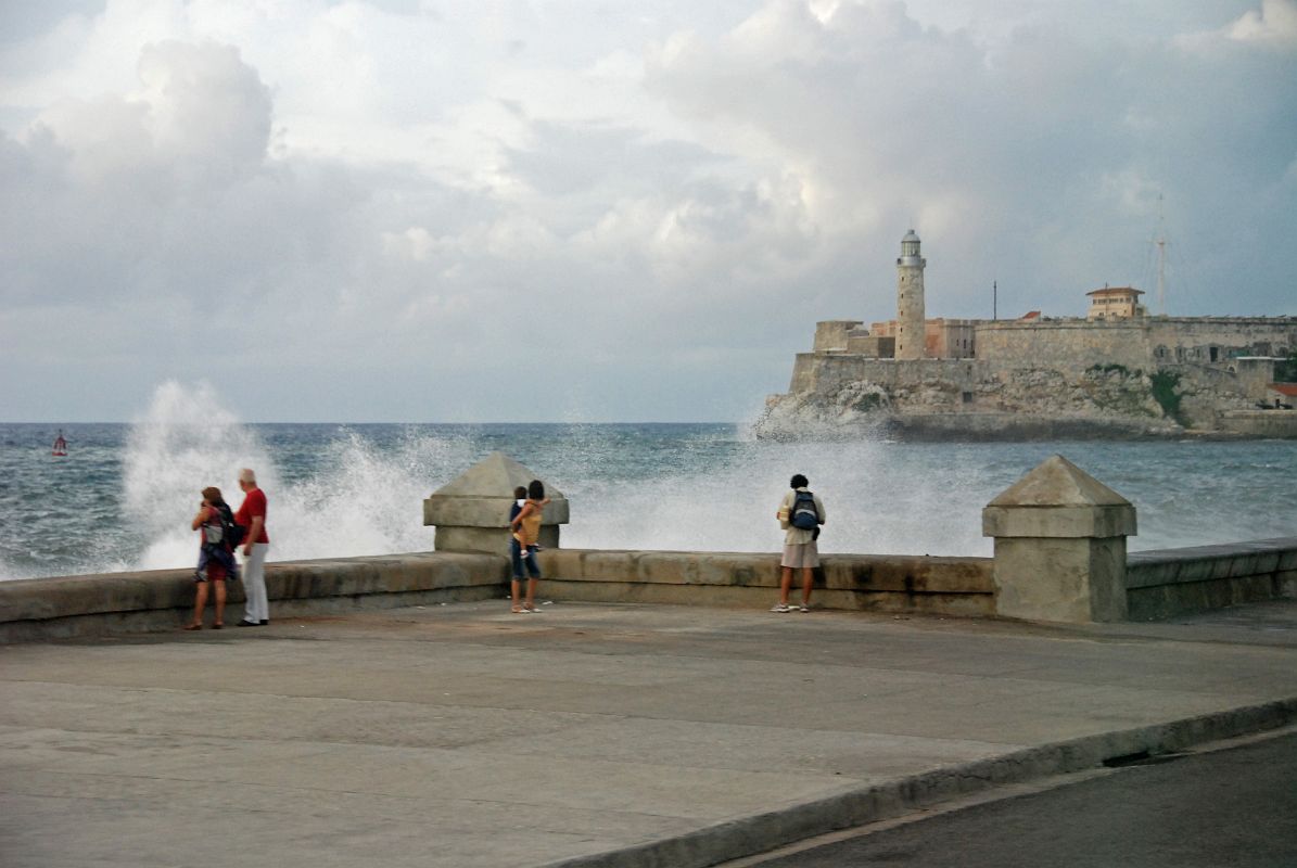 94 Cuba - Havana - Malecon in bad weather and Castillo De Los Tres Santos Reyes Magnos Del Morro